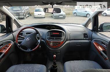 Минивэн Toyota Previa 2005 в 