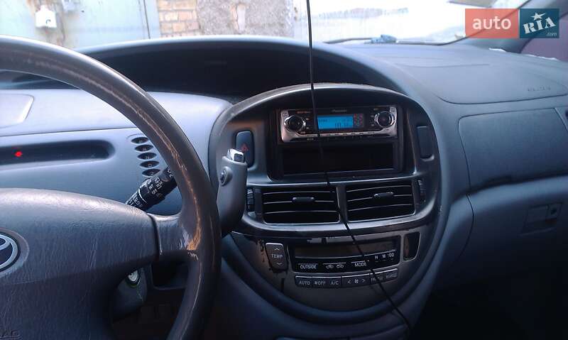Мінівен Toyota Previa 2002 в Косові