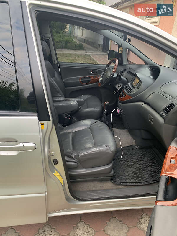 Минивэн Toyota Previa 2004 в Умани