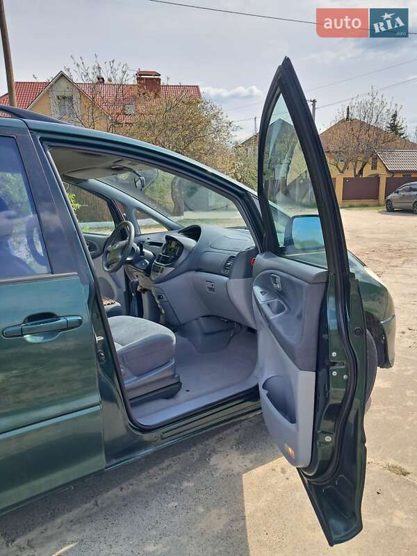 Мінівен Toyota Previa 2002 в Києві