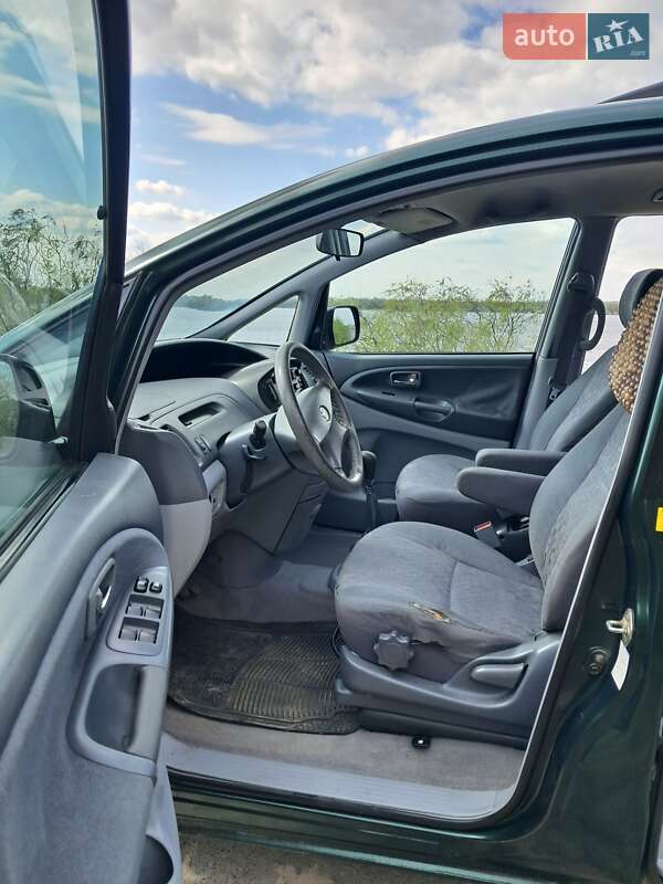 Мінівен Toyota Previa 2002 в Києві