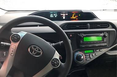 Хэтчбек Toyota Prius C 2014 в Киеве