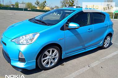 Хэтчбек Toyota Prius C 2013 в Киеве