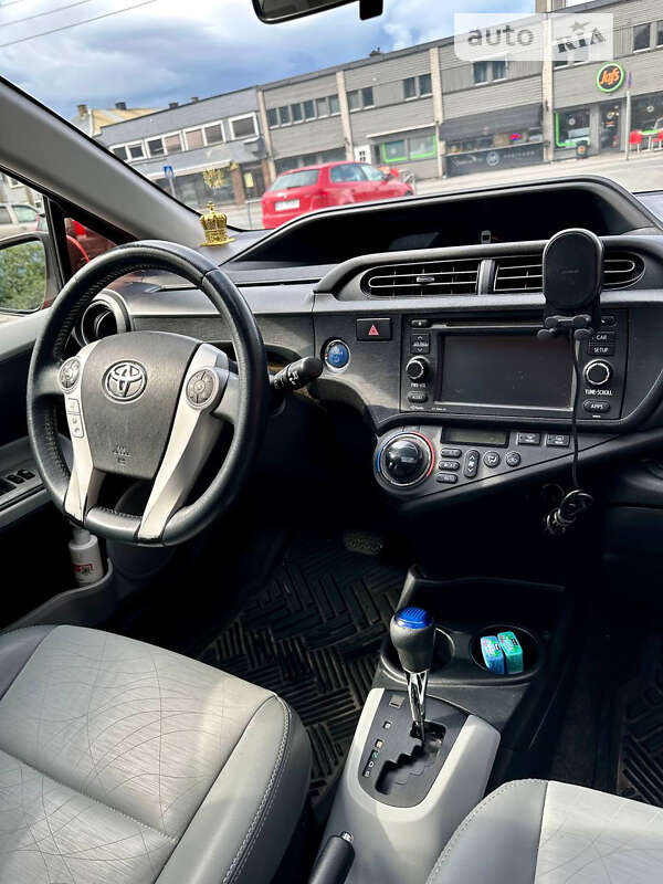 Хетчбек Toyota Prius C 2013 в Одесі фото 7 Хетчбек Toyota Prius C 2013 в Одесі