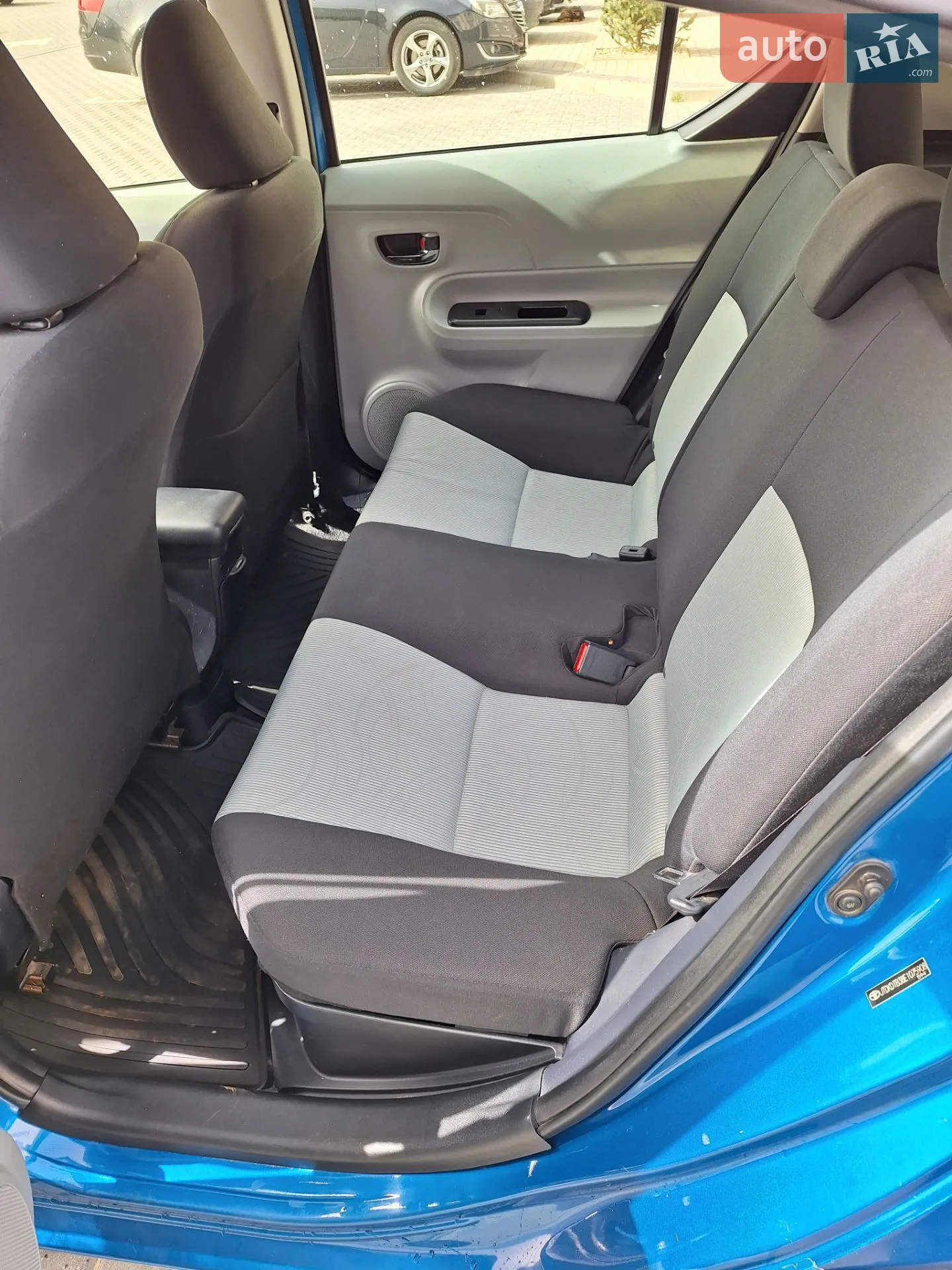 2014 Toyota Prius c - мініатюра 3