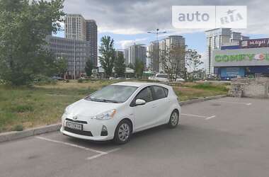 Хэтчбек Toyota Prius C 2013 в Киеве