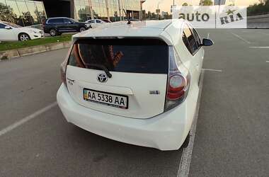 Хэтчбек Toyota Prius C 2013 в Киеве