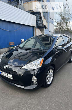 Хетчбек Toyota Prius C 2014 в Києві