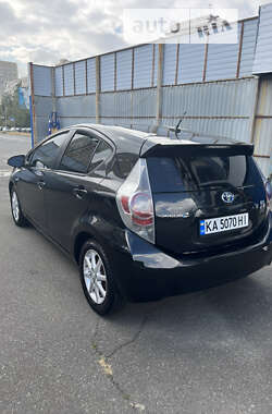 Хетчбек Toyota Prius C 2014 в Києві