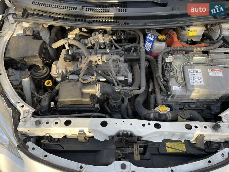 Хэтчбек Toyota Prius C 2014 в Полтаве