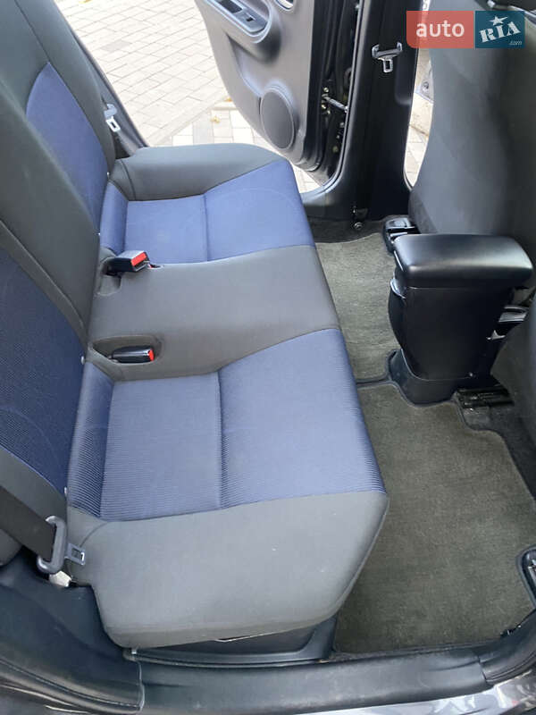 Хетчбек Toyota Prius C 2015 в Києві