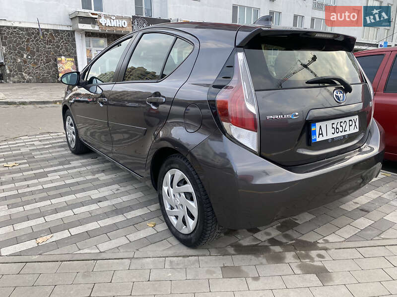 Хетчбек Toyota Prius C 2015 в Києві