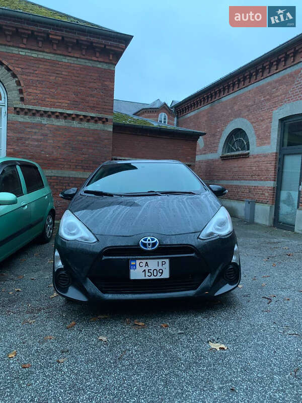 Toyota Prius C 2016