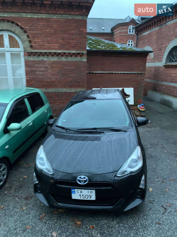 Хэтчбек Toyota Prius C 2016 в Умани