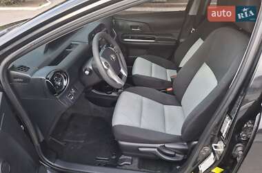 Хэтчбек Toyota Prius C 2016 в 