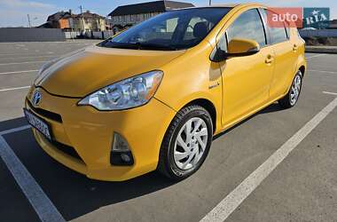 Хетчбек Toyota Prius C 2015 в 
