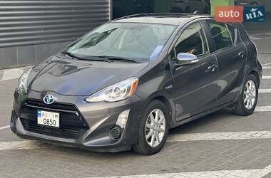 Хетчбек Toyota Prius C 2015 в 