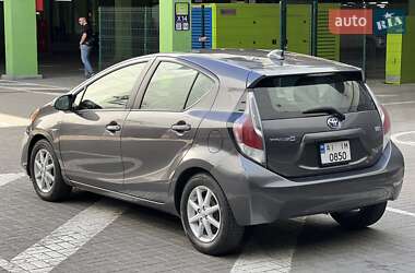 Хетчбек Toyota Prius C 2015 в 