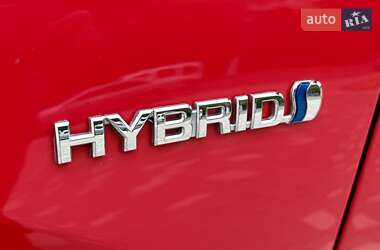 Хэтчбек Toyota Prius C 2012 в 
