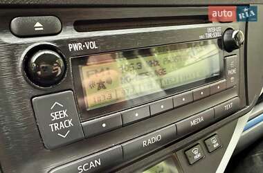Хэтчбек Toyota Prius C 2012 в 