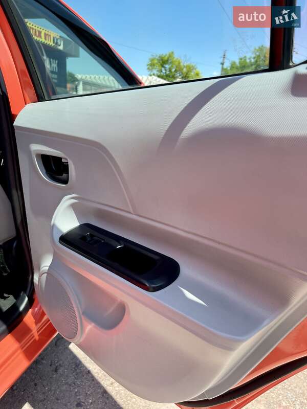 Хетчбек Toyota Prius C 2014 в Одесі