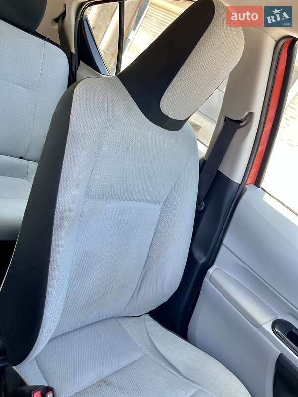 Хетчбек Toyota Prius C 2014 в Одесі