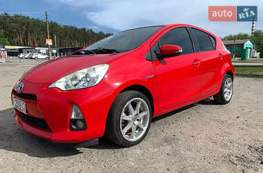 Хетчбек Toyota Prius C 2015 в Києві