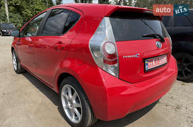 Хэтчбек Toyota Prius C 2015 в 