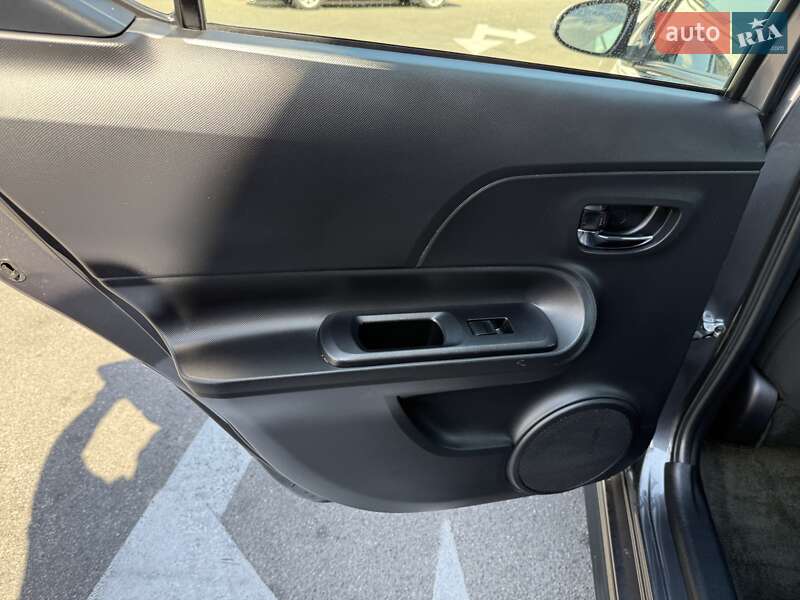 Хэтчбек Toyota Prius C 2017 в Одессе