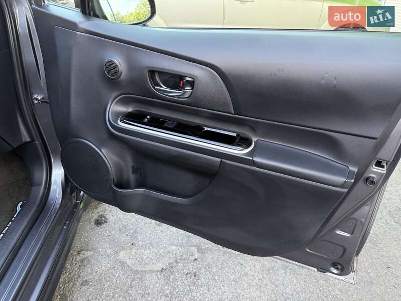 Хэтчбек Toyota Prius C 2017 в Одессе