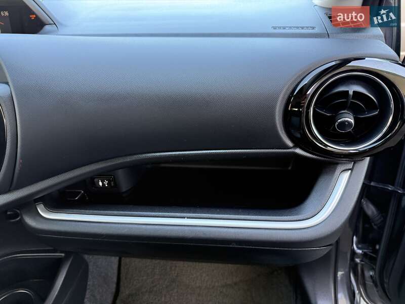Хэтчбек Toyota Prius C 2017 в Одессе