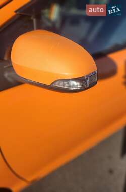 Хэтчбек Toyota Prius C 2014 в 