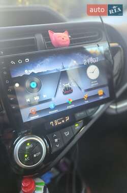 Хэтчбек Toyota Prius C 2014 в 