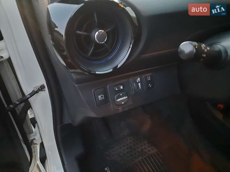 Хэтчбек Toyota Prius C 2018 в Киеве