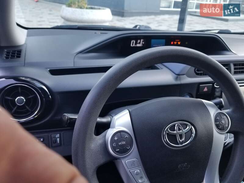 Хэтчбек Toyota Prius C 2016 в Одессе