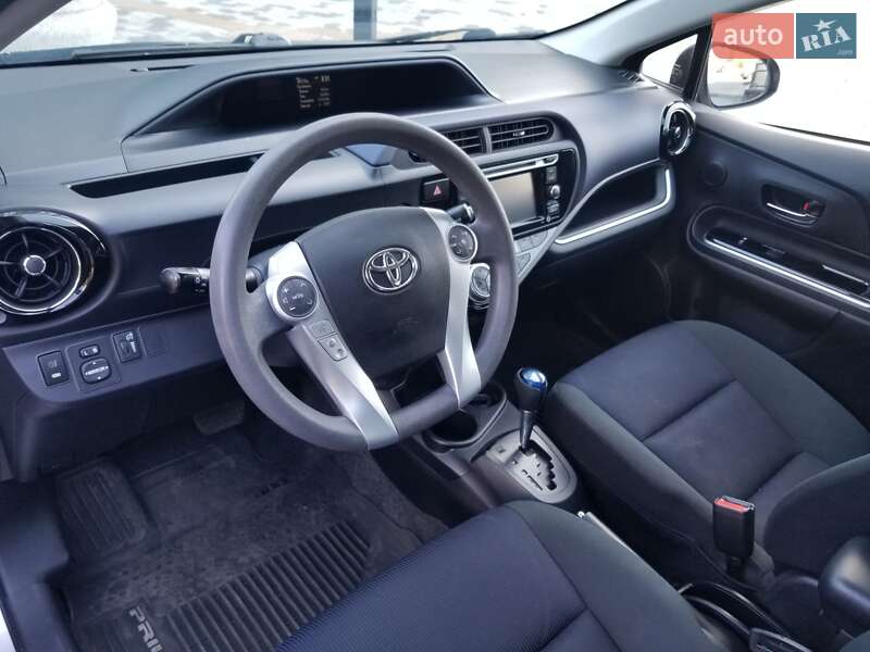 Хэтчбек Toyota Prius C 2016 в Одессе