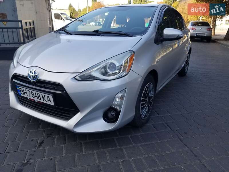 Хэтчбек Toyota Prius C 2016 в Одессе