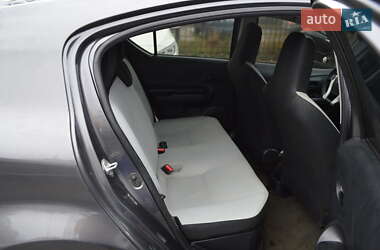 Хэтчбек Toyota Prius C 2012 в 
