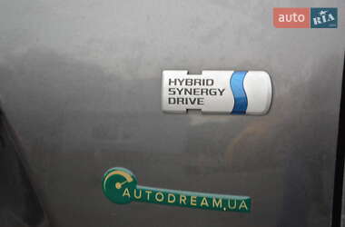 Хэтчбек Toyota Prius C 2012 в 