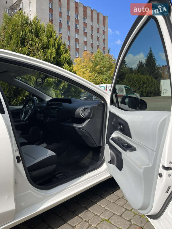 Хэтчбек Toyota Prius C 2013 в Львове
