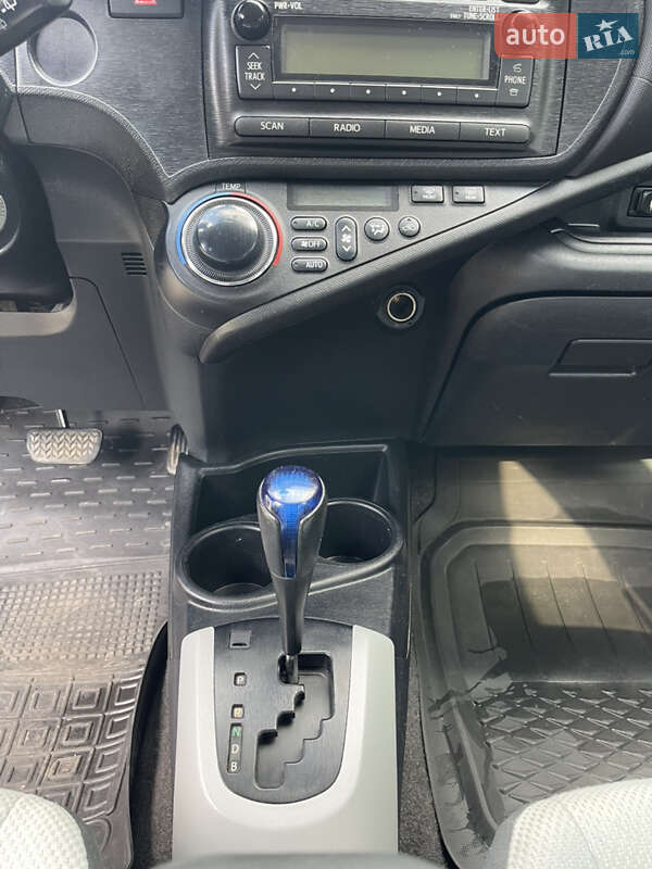 Хэтчбек Toyota Prius C 2013 в Львове