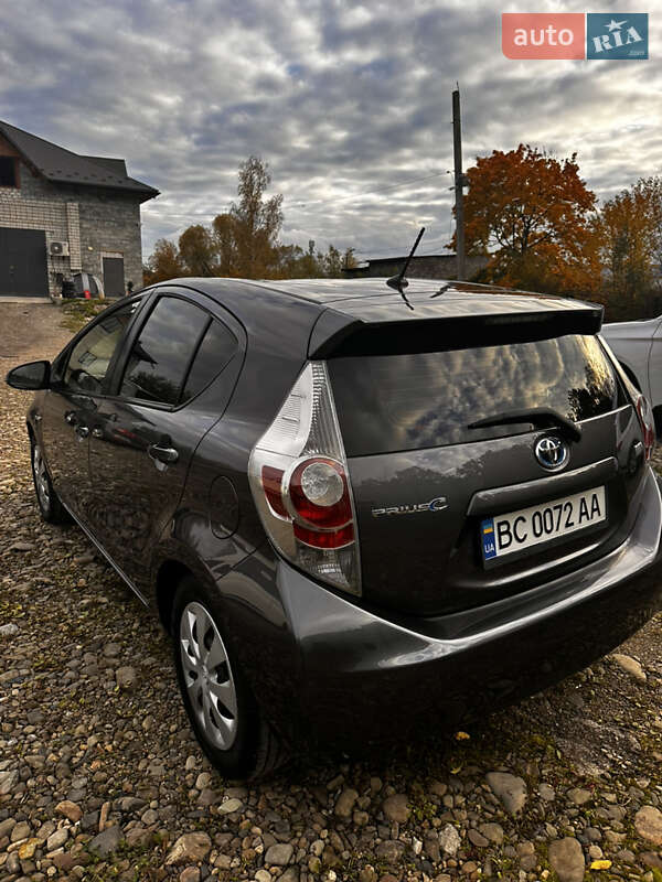 Хэтчбек Toyota Prius C 2014 в Трускавце