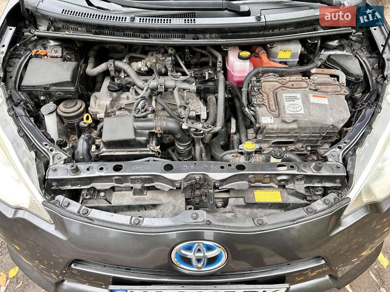 Хэтчбек Toyota Prius C 2012 в Кропивницком