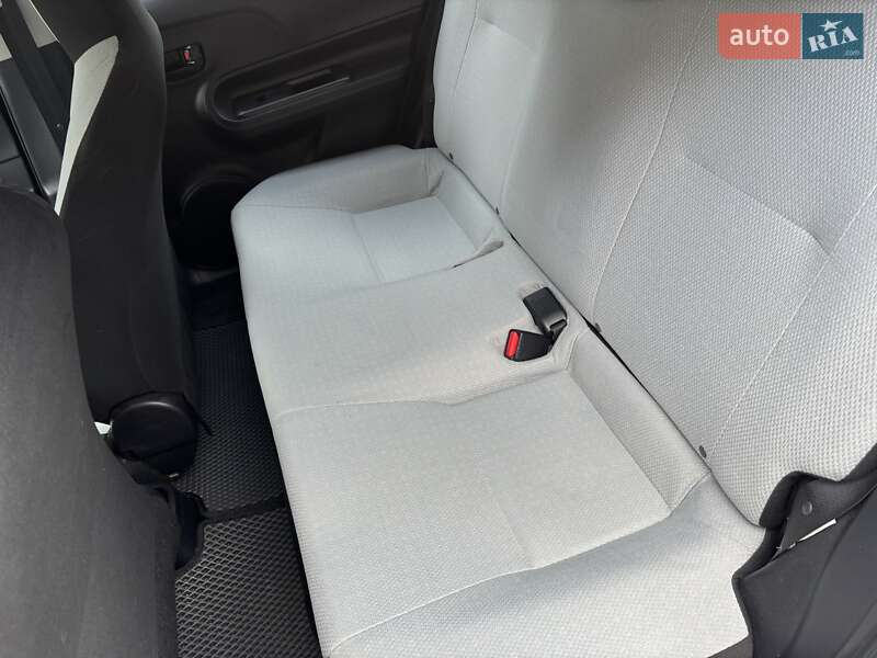 Хетчбек Toyota Prius C 2015 в Дніпрі