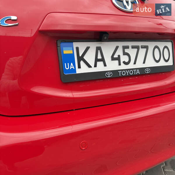 Хэтчбек Toyota Prius C 2015 в Киеве