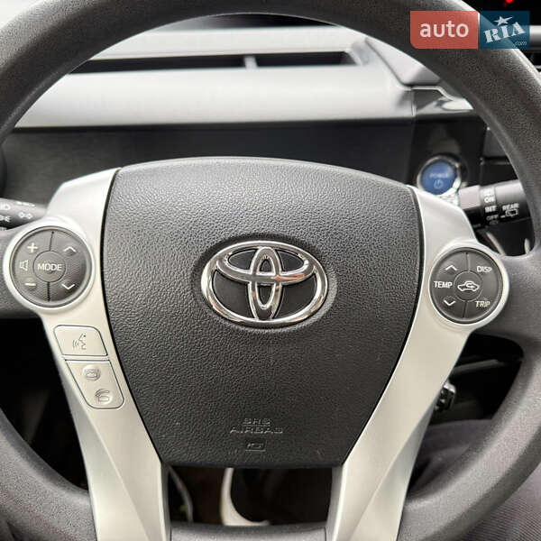 Хэтчбек Toyota Prius C 2015 в Киеве