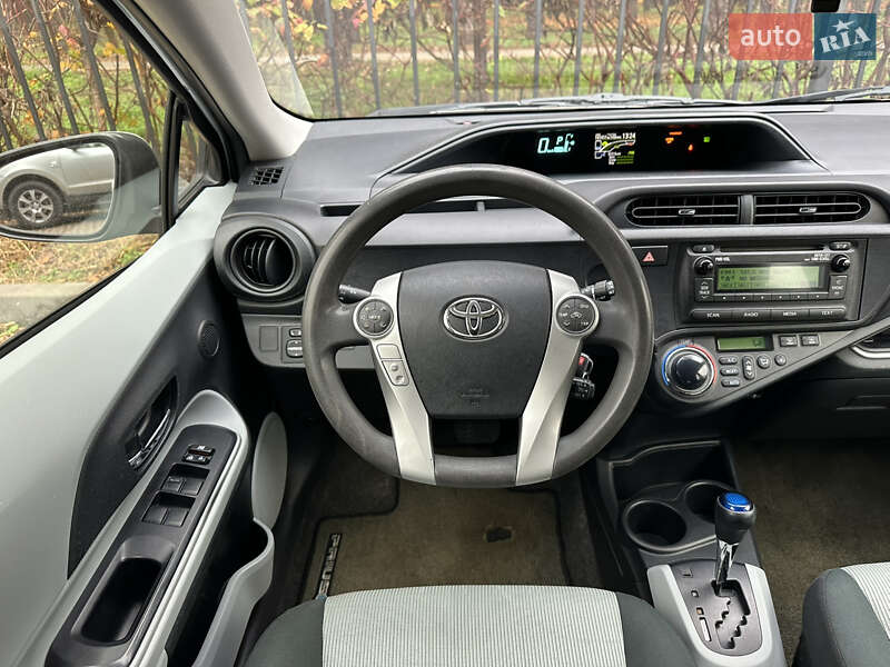 Хэтчбек Toyota Prius C 2014 в Киеве фото 44 Хэтчбек Toyota Prius C 2014 в Киеве