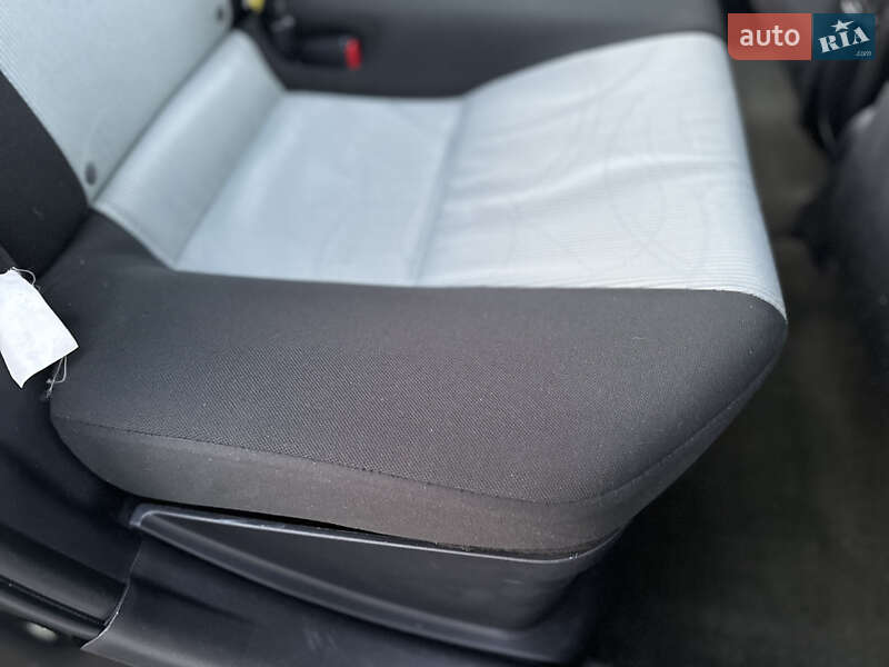 Хетчбек Toyota Prius C 2014 в Одесі фото 23 Хетчбек Toyota Prius C 2014 в Одесі