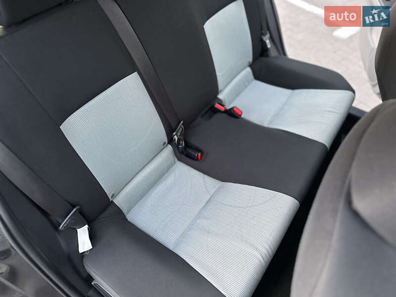 Хетчбек Toyota Prius C 2014 в Одесі фото 22 Хетчбек Toyota Prius C 2014 в Одесі