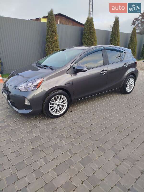 Хэтчбек Toyota Prius C 2014 в Кропивницком